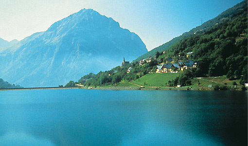 Lac du Verney et Allemont sur le coteau
