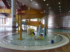 piscine avec jeux, sauna, spa...